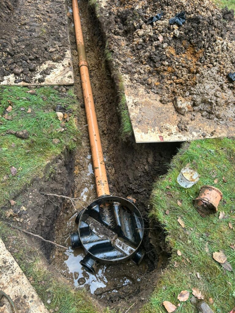 Inspection chamber and underground drainage repair during excavation works